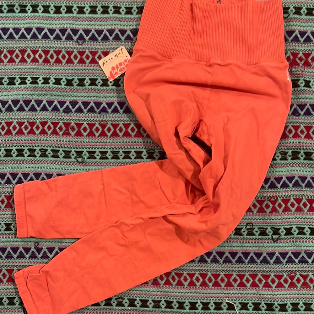 NWT 🌻 Free People Movement Good Karma Leggings in Xs/ S in Pomelo - Picture 2 of 7